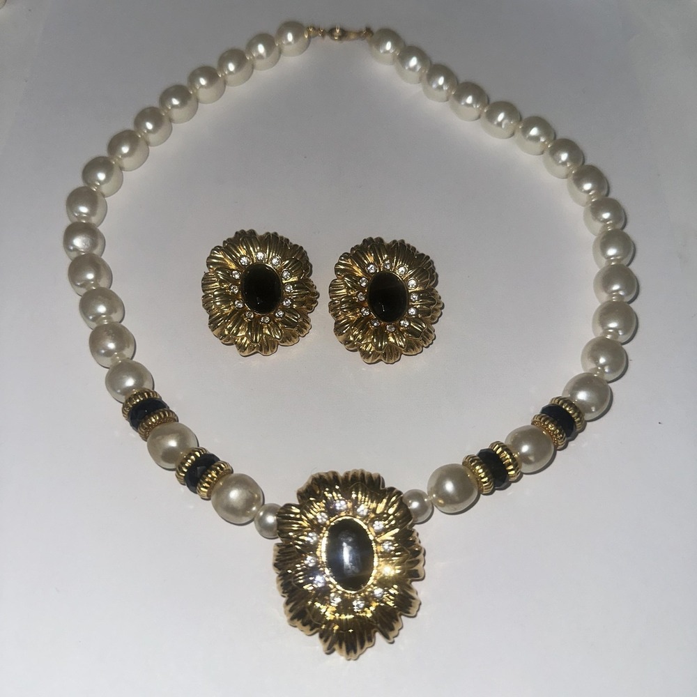 VINTAGE KJL FOR AVON WHITE PEARL BLACK RHINESTONE NECKLACE‎ CLIP-ON EARRINGS SET